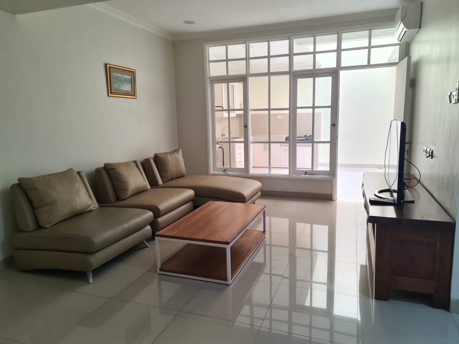 Disewakan Rumah Fully Furnished di Taman Beverly Lippo Cikarang